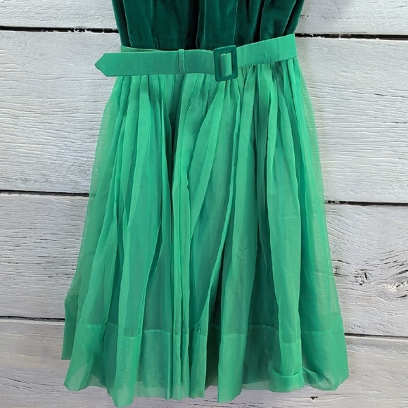 Elegant Vintage Green Velvet and Chiffon Short Sleeve Dress - Picture 3 of 7